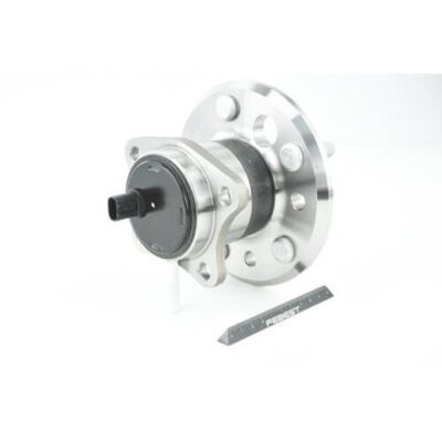 Toyota Kluger L/V ACU2# Rear Wheel Hub RH